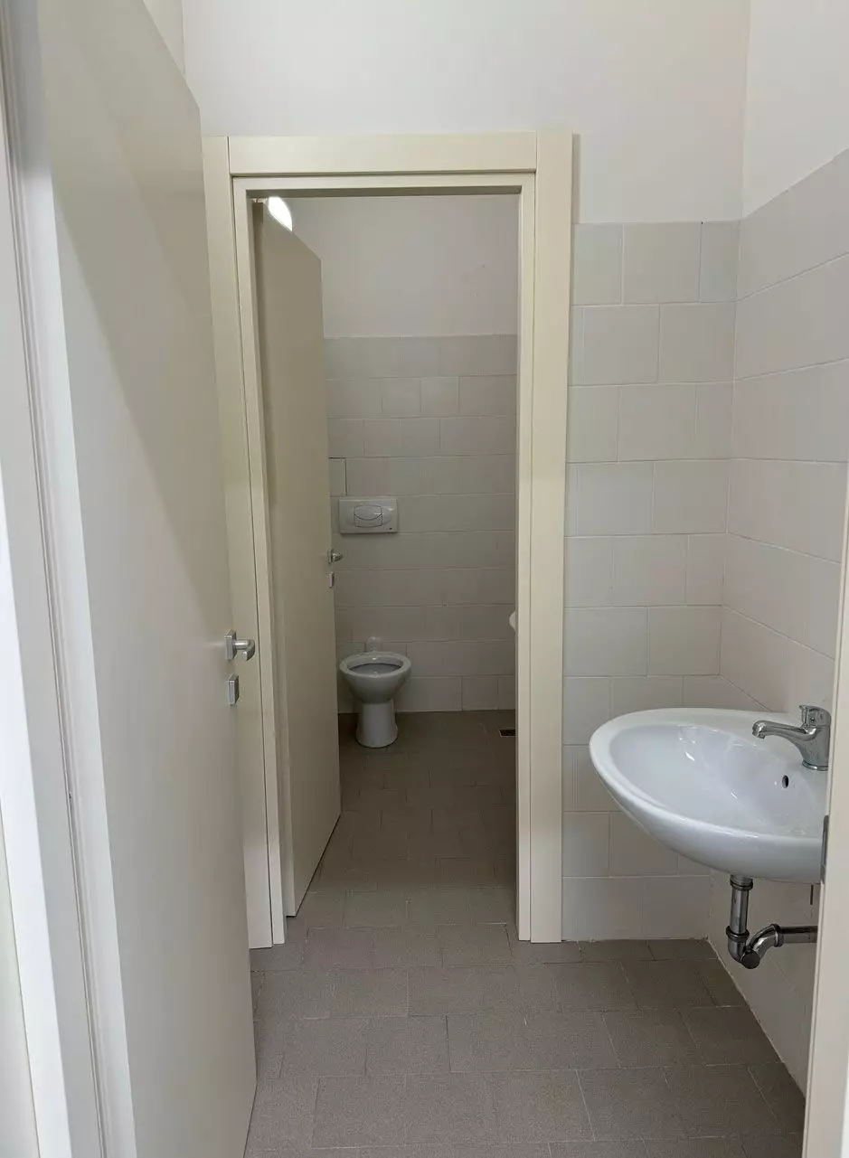 servizi2.jpg Igienizzazione dei servizi igienici a Ugento, Lecce - SINAT